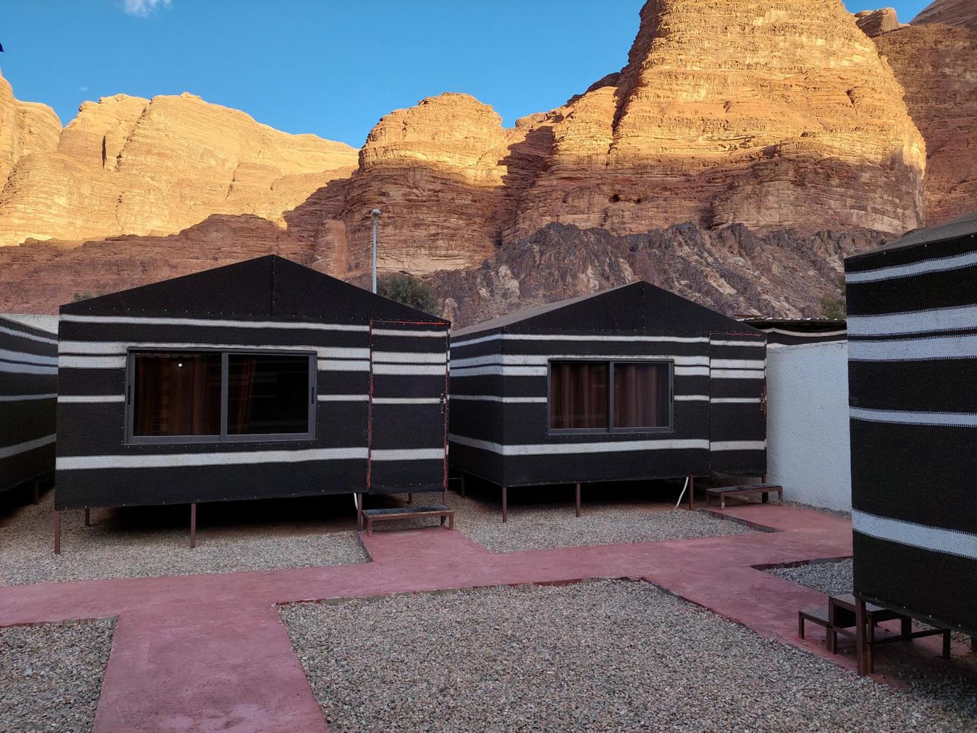 Wadi Rum Oryx Hostel & Tours Стая снимка