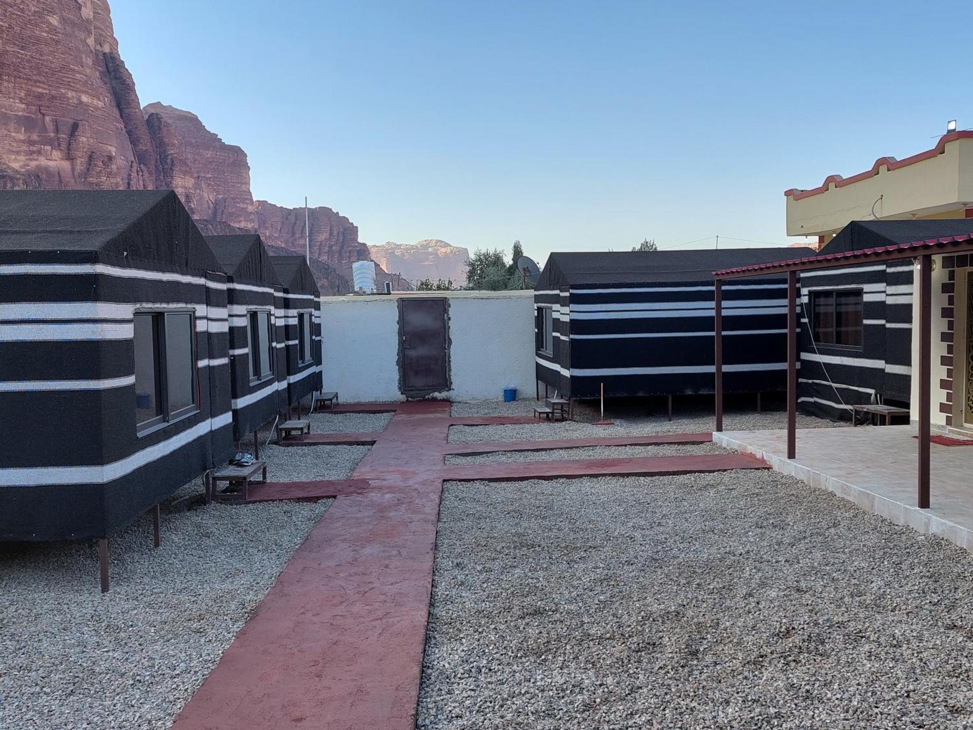 Wadi Rum Oryx Hostel & Tours Стая снимка